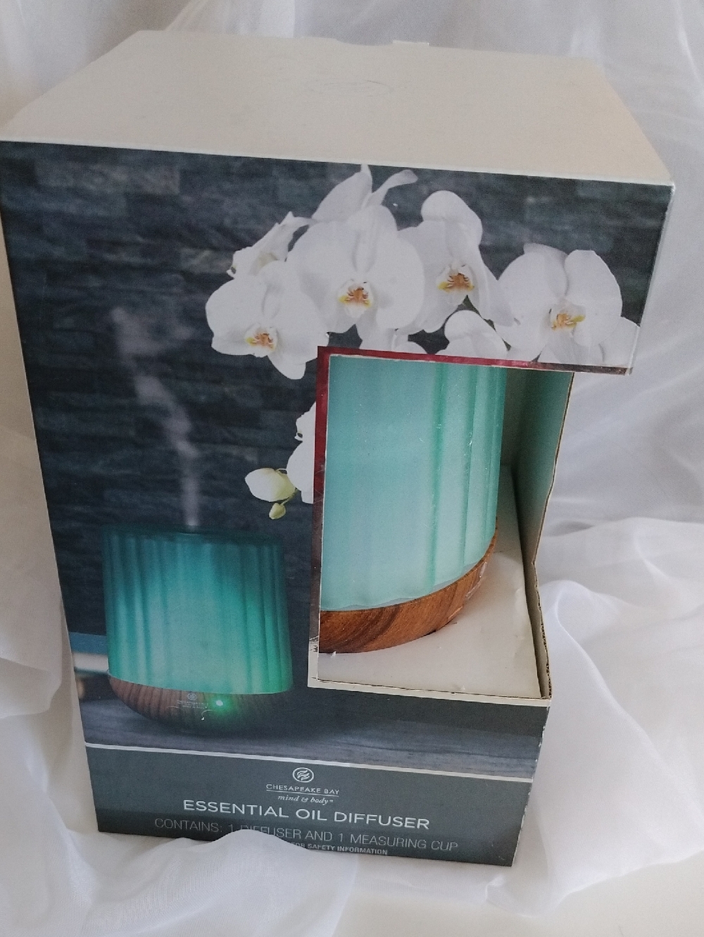 Chesapeake Bay Frosted Jade Ribbed Glass Diffuser with Wood-Tone Base